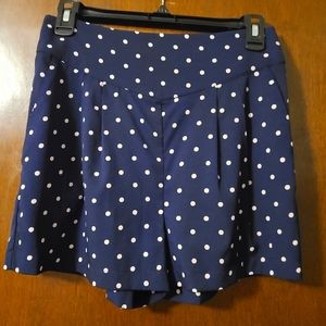 Navy blue polka dot shorts w/ pockets (M)
